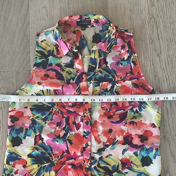 NWOT The Limited Sleeveless Pink Floral Button up Blouse Size Small - Picture 2 of 7